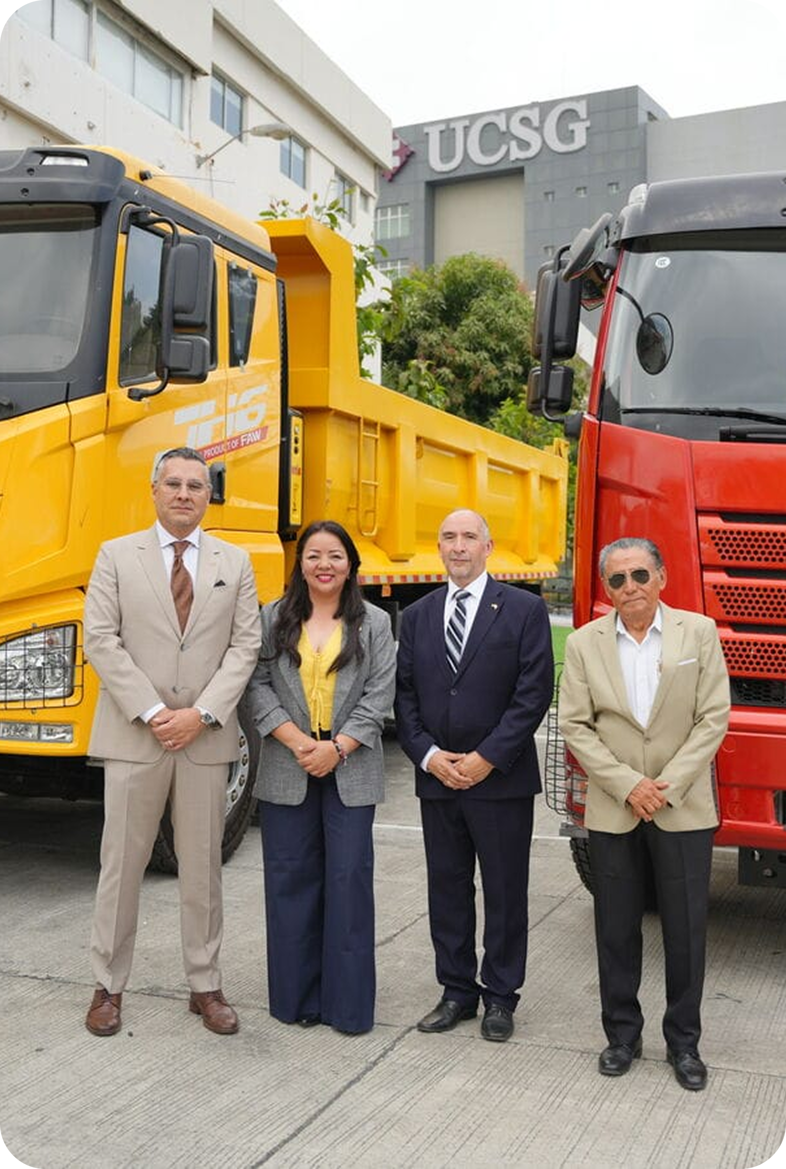 Expositores y maquinaria en stand de EXPOMAQSER