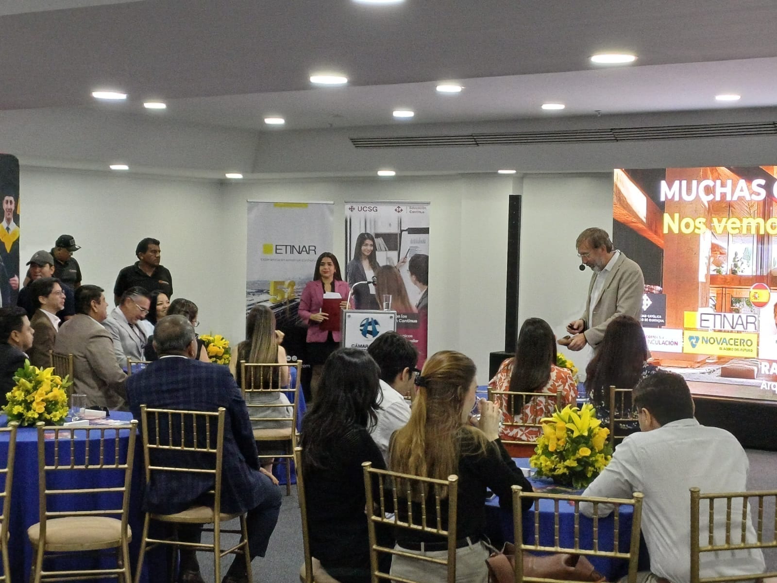 Asistentes en un evento de capacitación de la Cámara de la Construcción de Guayaquil